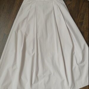 Uniqlo Cream/Light Grey A-Line Women's Skirt with pockets and lining